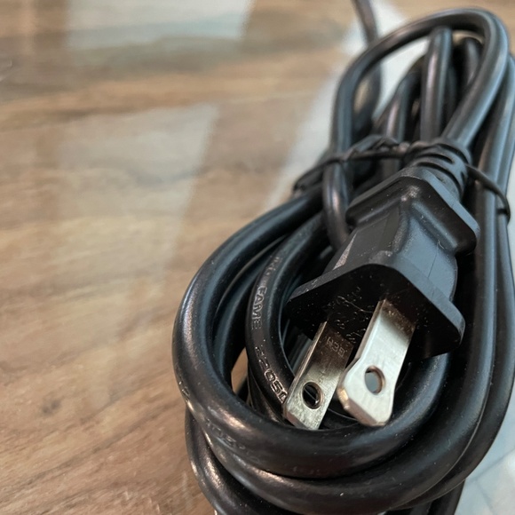 Excellent Condition Ceramic Curling Iron with Protective Cover - Picture 5 of 11